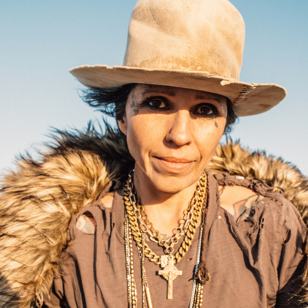 Linda Perry: Let It Die Here